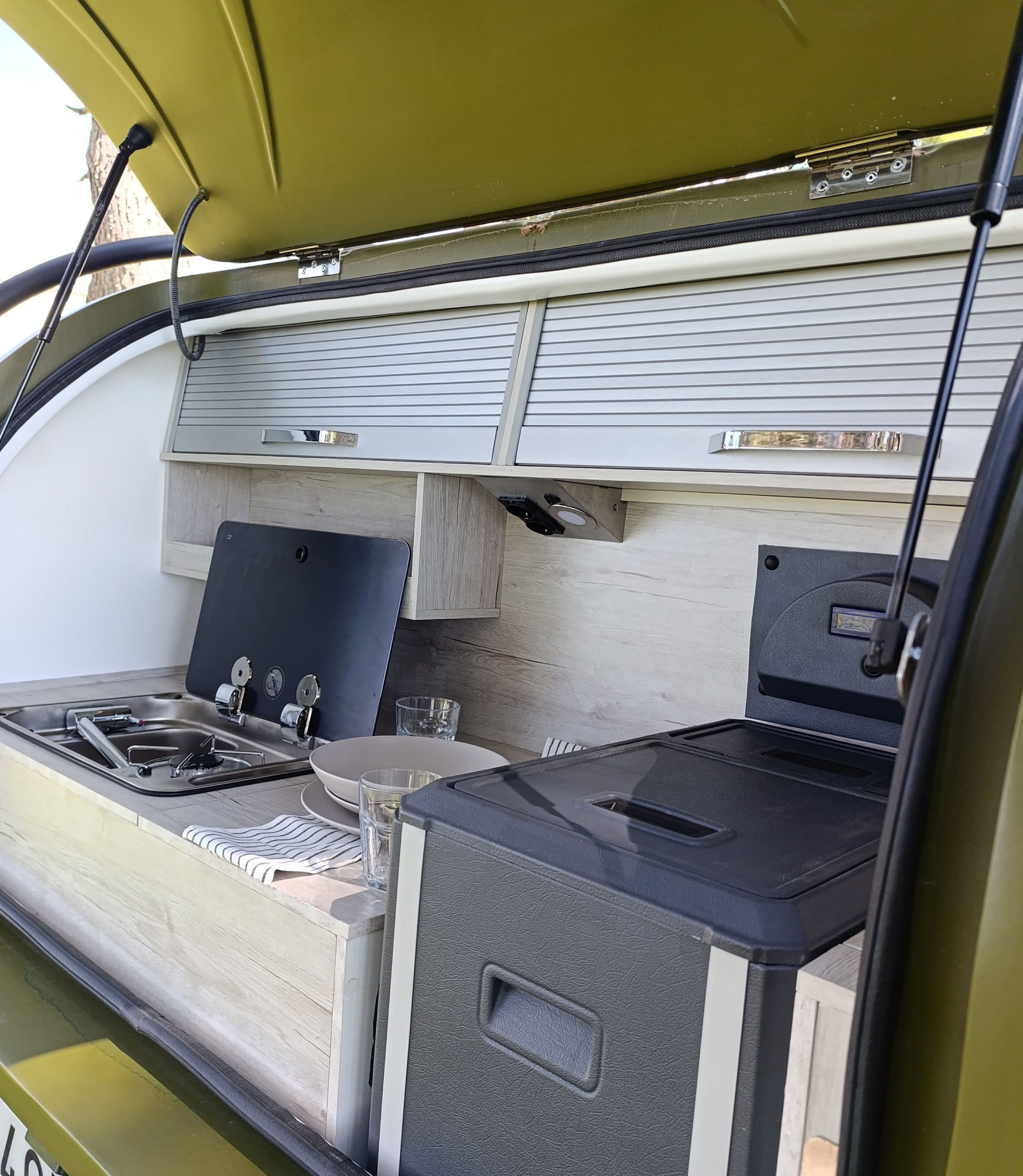 Cocina exterior y almacenamiento